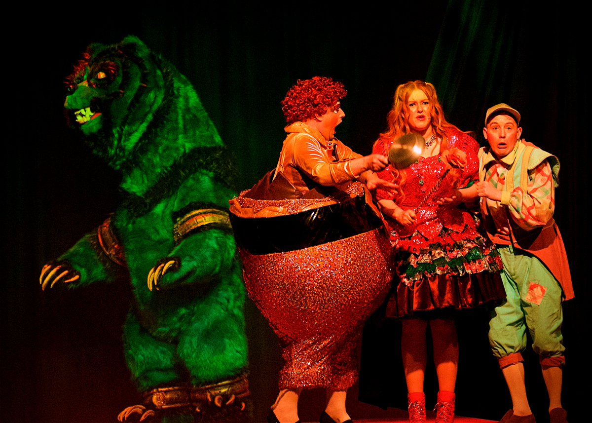 We're having a cracking time on our Easter Panto tour of Rapunzel! 🤩 

Today is a 2-show day at The Brentwood Theatre and then we're visiting The Century Theatre, Priory Theatre, The Y Theatre and The Whitworth. 

Happy Easter, folks! 🌟

📸 David Fawbert