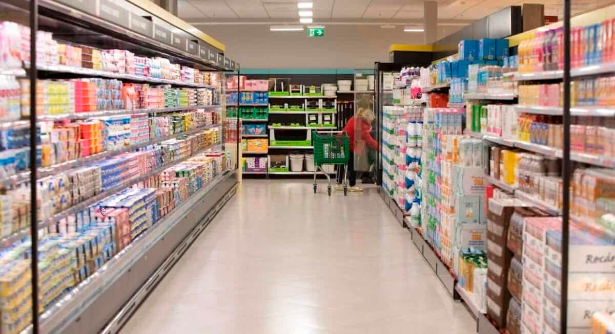 firemountainsvg's tweet photo. The easter eggs' hunt begins! 😎
Each photo contains 3 easter eggs 🥚 and photos vary in difficulty. Noah needs help to find them in Mercadona supermarket.
Have you seen them 🕵️♀️? You can leave a comment about where they are!🥺#easteregg #mercadona #firemountains #indiedevgame https://t.co/1liSoh4xMi