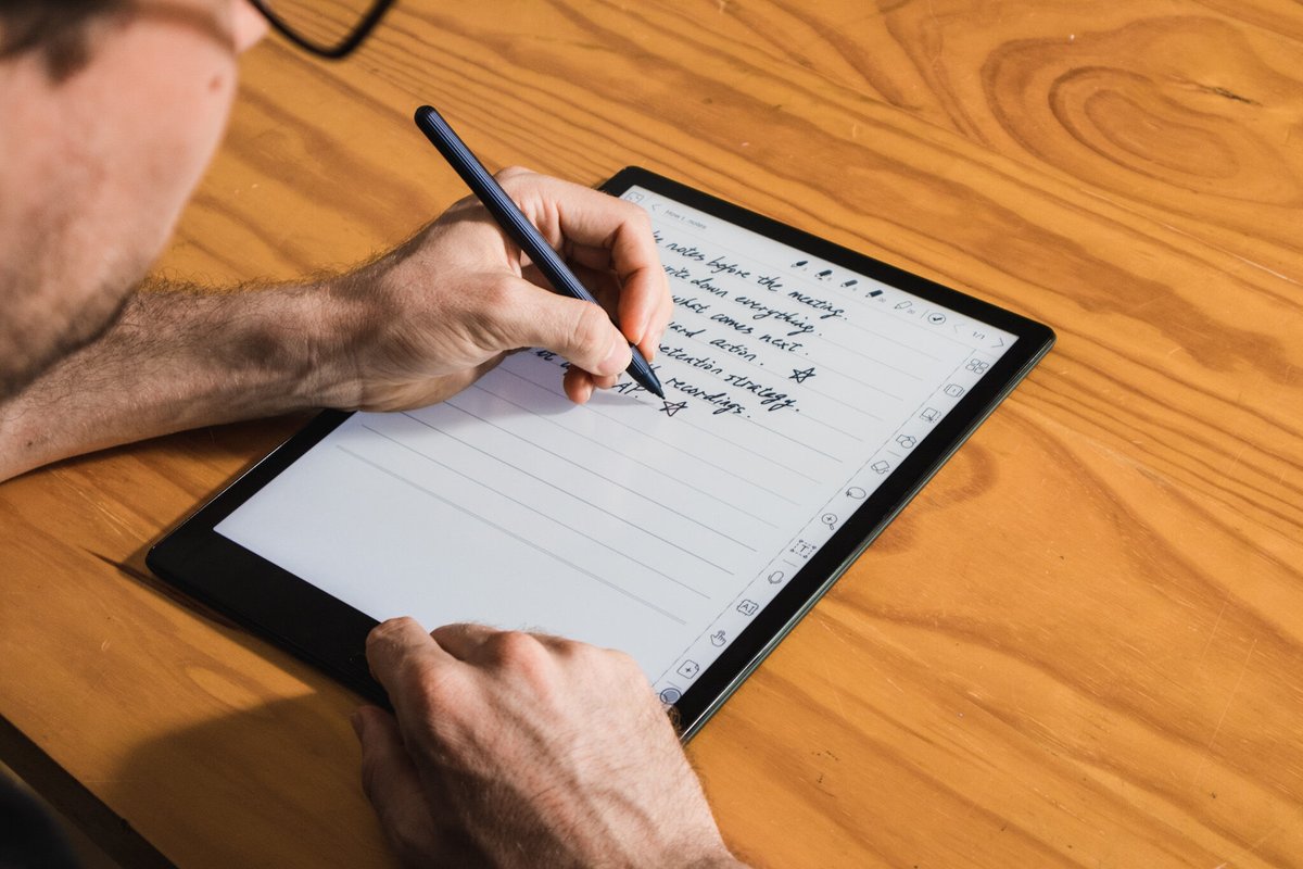 OnyxBoox's tweet image. We have stock for products including #NoteAir2, #MaxLumi2, #Note5, and #NovaAir. If you are considering buying a BOOX, it is just the right time since we are offering a 5% discount on all E Ink tablets before 23 April for #WorldBookDay. Shop now at bit.ly/2VzDmWe