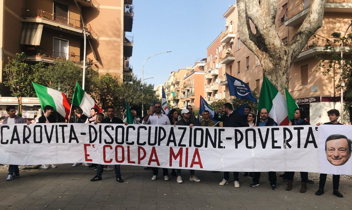 ItMagnitudo's tweet photo. 🔴 SIT - IN DI MAGNITUDO ED Italexit con @gparagone CON LA PRESENZA DEL SENATORE William de Vecchis CONTRO IL GOVERNO DRAGHI! 

CAROVITA - DISOCCUPAZIONE - POVERTÀ, È COLPA SUA. ☑️ https://t.co/X6XH1cMFT6