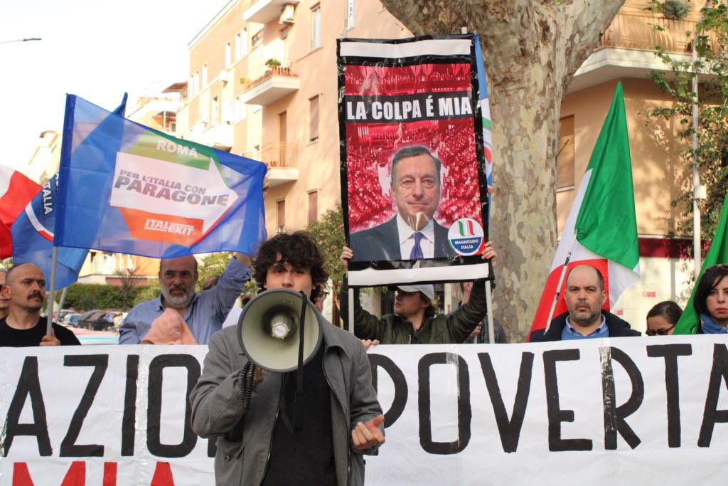 ItMagnitudo's tweet photo. 🔴 SIT - IN DI MAGNITUDO ED Italexit con @gparagone CON LA PRESENZA DEL SENATORE William de Vecchis CONTRO IL GOVERNO DRAGHI! 

CAROVITA - DISOCCUPAZIONE - POVERTÀ, È COLPA SUA. ☑️ https://t.co/X6XH1cMFT6