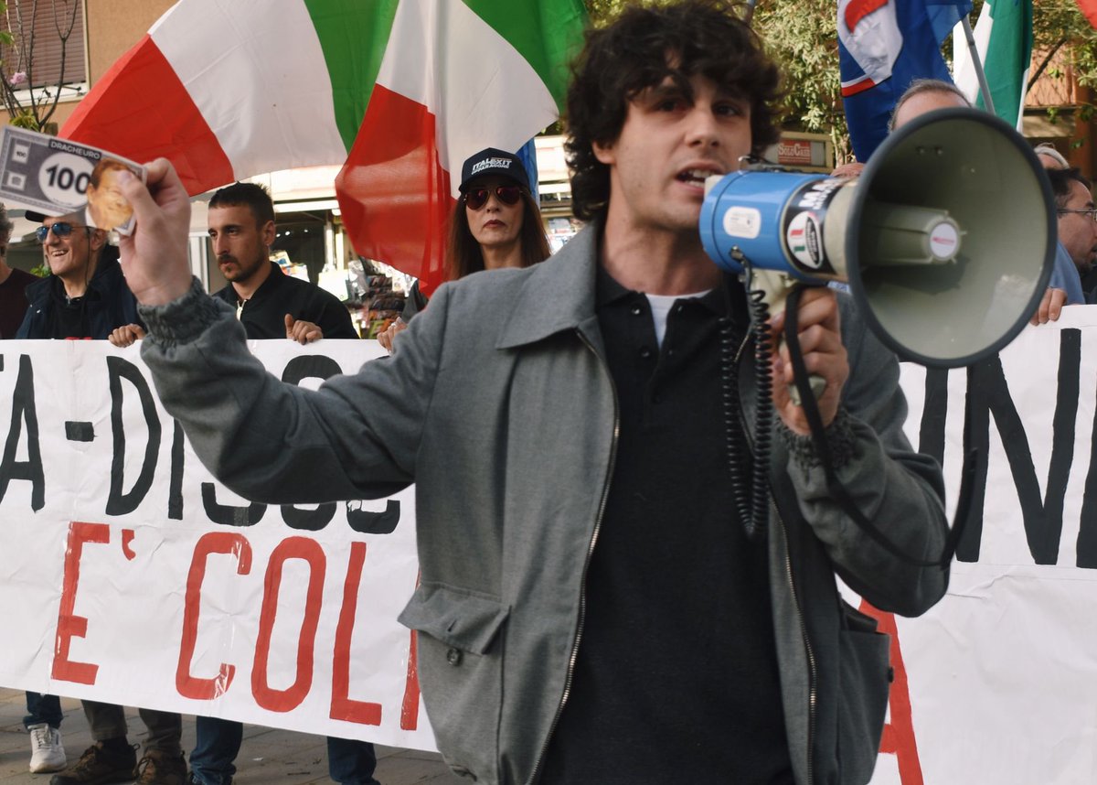 ItMagnitudo's tweet photo. 🔴 SIT - IN DI MAGNITUDO ED Italexit con @gparagone CON LA PRESENZA DEL SENATORE William de Vecchis CONTRO IL GOVERNO DRAGHI! 

CAROVITA - DISOCCUPAZIONE - POVERTÀ, È COLPA SUA. ☑️ https://t.co/X6XH1cMFT6