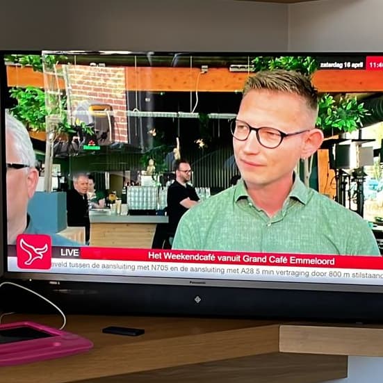 Vanmorgen mocht ik meepraten bij het weekendcafe van <a href="/OmroepFlevoland/">Omroep Flevoland</a> Samen met Hans van Dijke (vz 10-dorpenoverleg) en <a href="/JvanSlootenCDA/">Johan van Slooten</a> hebben we gesproken over de goede relatie tussen de dorpen en <a href="/GemeenteNOP/">Noordoostpolder</a> en de mogelijkheden voor een betere samenwerking met <a href="/FlevoNieuws/">Provincie Flevoland</a>
