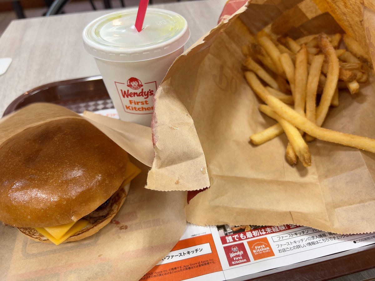 AHS2SA's tweet image. ベーコネータ🍔
焦がしバター🍟( '-' 🍟  )
抹茶ラテ🍵

 #ウェンディーズ  #FIRSTkitchen
