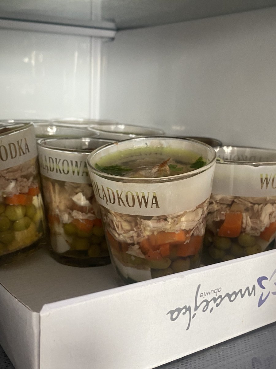 dicevoid's tweet photo. NOOO I WOKE UP AND THERES MEAT JELLY IN MY FRIDGE https://t.co/c7ciXFYibc