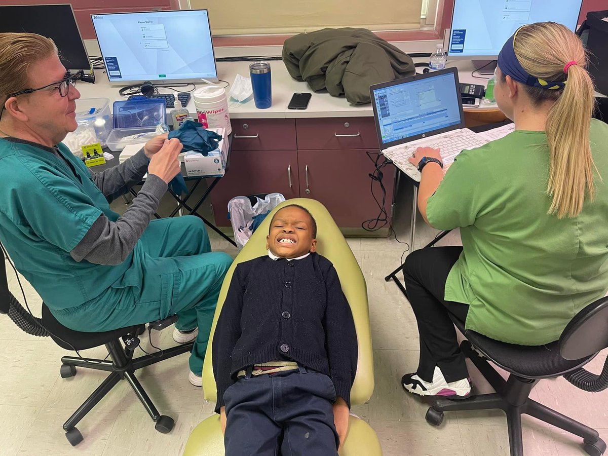 URBANACTIndy's tweet photo. This is an appreciation post for the medical professionals at Dental Safari Company who generously lended their services to students at #UAA this week! We are still smiling from your visit! 😁🦷🪥🦒Thank you so much!! #ACommunityTogether https://t.co/4SraKSltgq