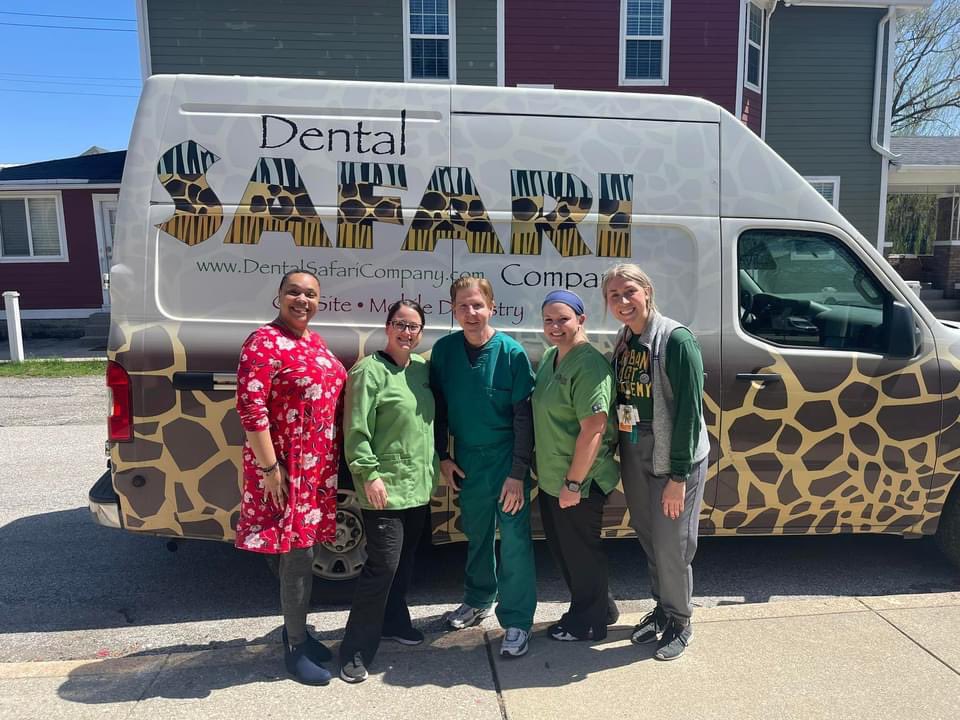 URBANACTIndy's tweet photo. This is an appreciation post for the medical professionals at Dental Safari Company who generously lended their services to students at #UAA this week! We are still smiling from your visit! 😁🦷🪥🦒Thank you so much!! #ACommunityTogether https://t.co/4SraKSltgq