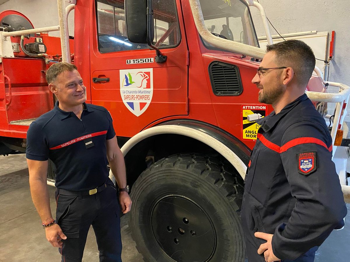 SecCivileFrance's tweet photo. 💡 Pour perfectionner les acquis, le partage des connaissances est essentiel !
🚒 Retour en images avec les formateurs de conduite tout terrain des @pompiers36, qui étaient en Charente-Maritime afin d'appréhender la conduite sur des sols instables aux côtés du @SDIS17. https://t.co/SkqvkRpy5r
