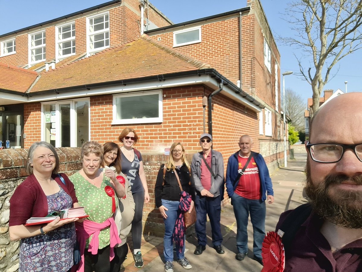 RichardWLabour's tweet photo. Team Heene out again. Enjoying the beautiful Easter sunshine. Thanks to @Jessica_Asato for coming down. And @sally_cllr @Emma4Labour  @Rosey4Labour @WSLabour @WorthingWestCLP @BeccyCooper4Lab https://t.co/6lrpc91FcZ