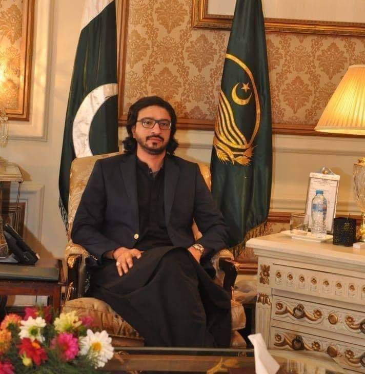DodaBugti3's tweet photo. ڈپٹی سپیکر پنجاب اسمبلی سردار دوست محمد مزاری بلوچ پر تشدد نہ صرف قابل مذمت بلکہ انتہائی شرمناک ہے۔ https://t.co/8bTIUWyD0K