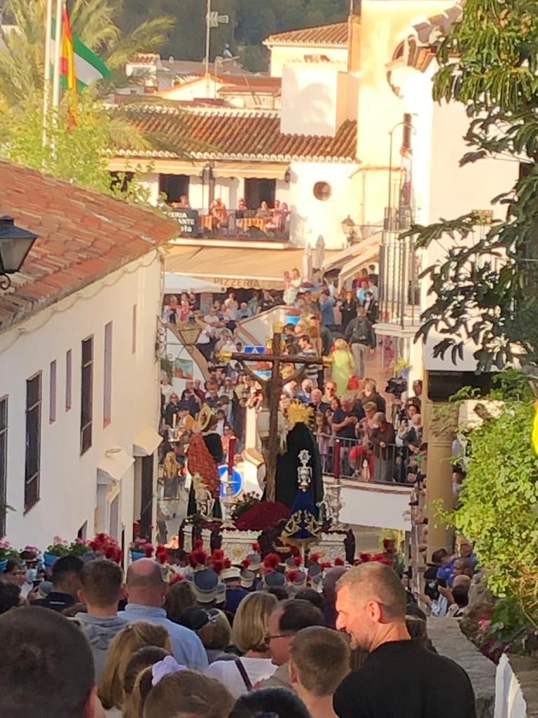 ARuizLeon's tweet photo. #SemanaSanta2022 Momentos de #pasion #fervor #emocion #sensibilidad pero sobre todo de #Respeto ejemplar del #Cristianismo https://t.co/ONZBwpYOp5