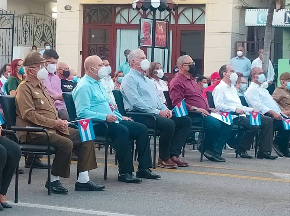 Junto a <a href="/DiazCanelB/">Miguel Díaz-Canel Bermúdez</a> y una representación del pueblo de #LaHabana, ratificamos el carácter #Socialista de la #Revolucion cubana en el mismo lugar que hace 61 años. ¡Patria o Muerte. Venceremos! #Cuba #CubaViveYTrabaja #VamosConTodo #UnidadYContinuidad