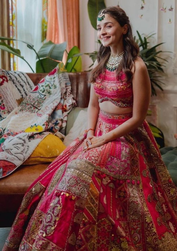 thegoldenfleur's tweet photo. my beautiful and the prettiest girl🥺❤

#AliaBhatt #RanbirAliaWedding https://t.co/yaR4Z3OWnw
