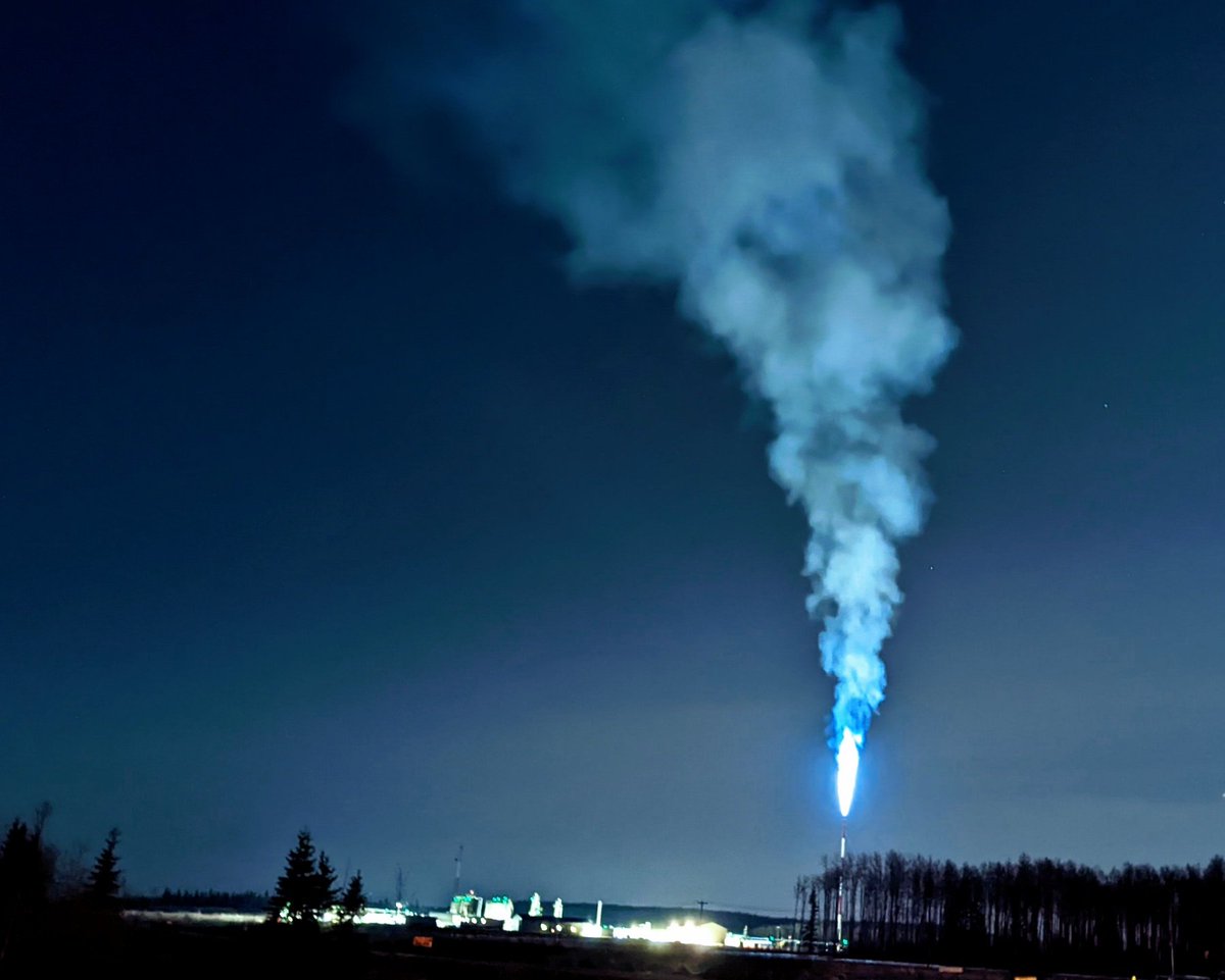 truckingoffroad's tweet photo. Awesome Blue flame in the night sky at this oil and gas facility.
#oilandgas #Alberta #oilfieldtrucking #flarestack #Blueflame https://t.co/g7Rou2PEGK