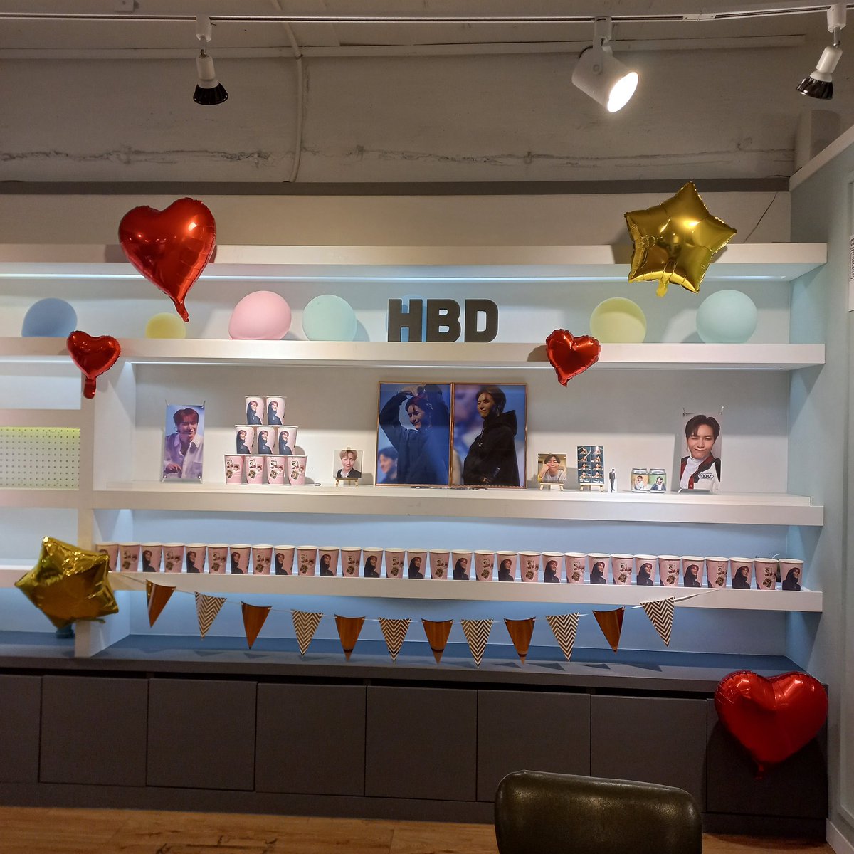 ribo_alice's tweet photo. 🌟부산 카페 모멘트🌟
부산 생카 중에 좋아하는 카페인데 모멘트에서 승식이 생일을 축하할 수 있어서 좋았습니다😆
케이크, 음료, 컵, 특전들 다 너무 예쁜거 아닌가요...최고👍
생카 준비해주신 @i_love_seungsik 님 , @PhotocafeM 모멘트 사장님 감사합니다!!
#사랑했어요_사랑할게요_승식 https://t.co/YH5jFW5nFr
