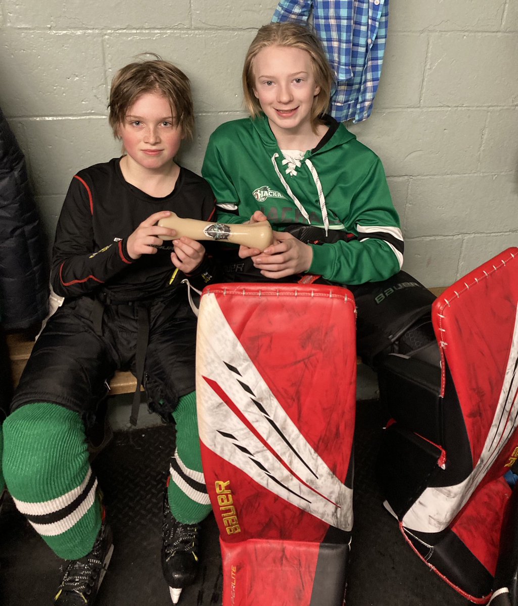 A little pre-provincial Easter fun this morn at the barn vs our rivals <a href="/BNS_Scorpions20/">@BNS_Scorpions_2021/2022</a>. A 5-3 W for the wild dogs leaves them howling with excitement to get the the Banquet tonight. These 2 dangled and saved the day a Lukey and Kasem way to play! @DJHLnews #wilddogshowling 💚🐺