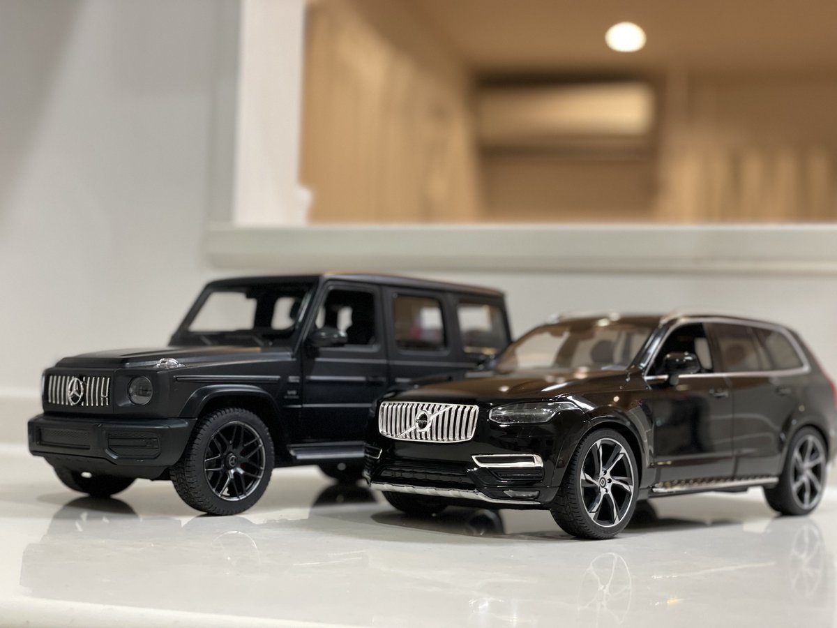 nagare_akiba's tweet photo. うむ。良き☺️
Mercedes AMG G63
vs
Volvo XC90
#114scale #ラジコン https://t.co/oZ4LTUFRYv