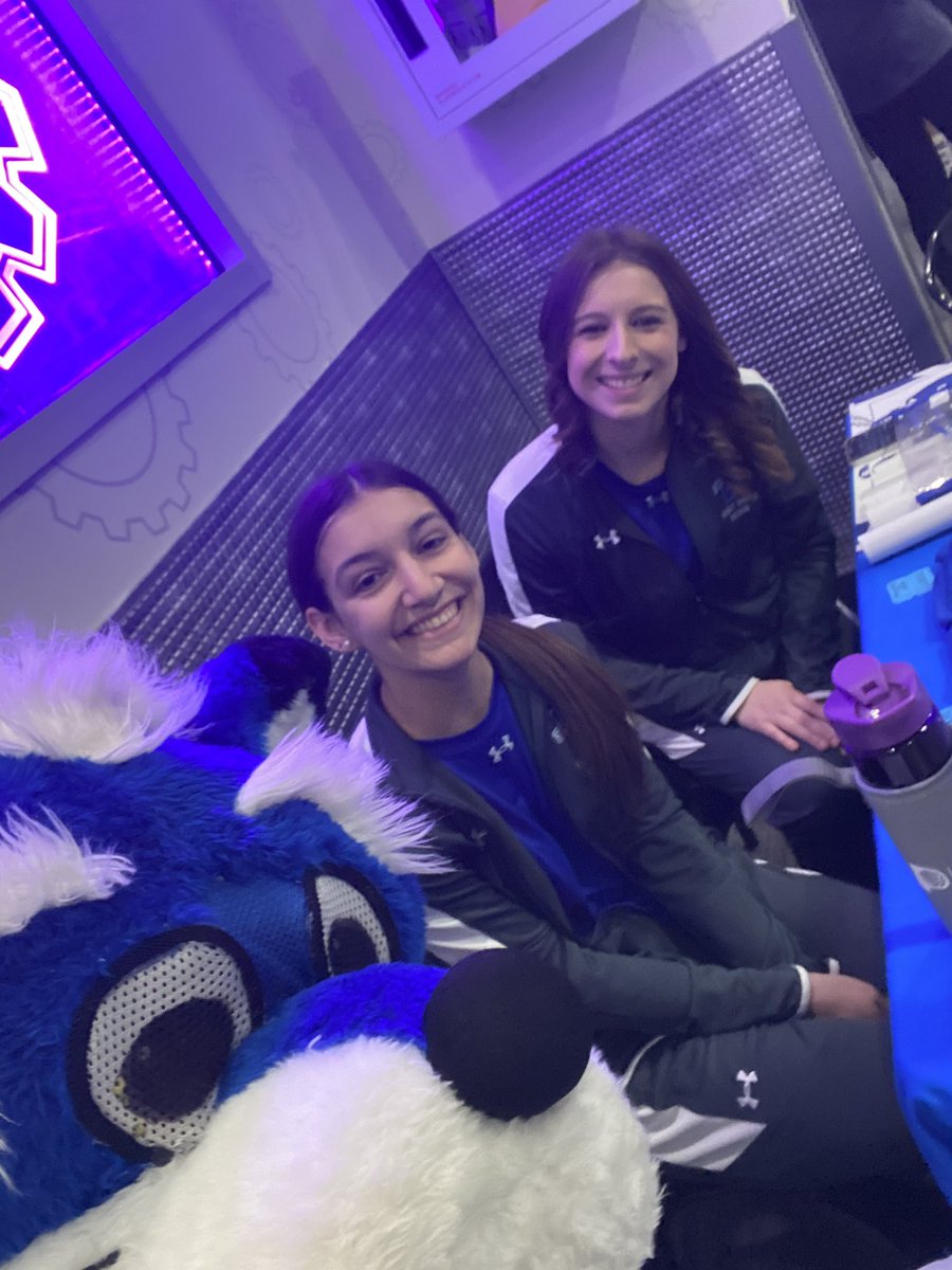 IndStSpirit's tweet photo. Spirit Squad out to welcome a new @PlanetFitness to our community! #MarchOn https://t.co/1vA4EygHvc
