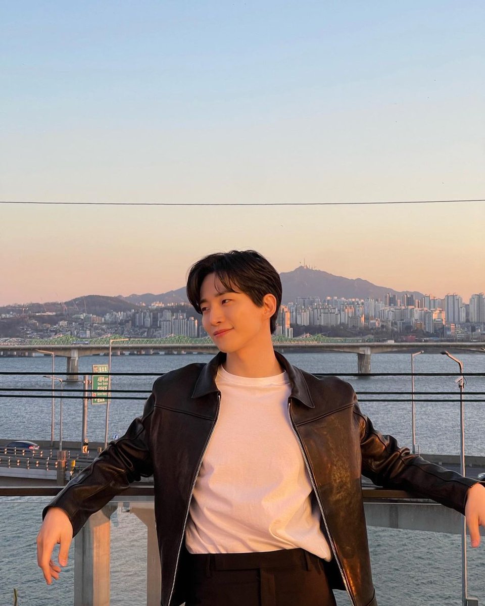 2pmalways's tweet photo. [2PM IG]
Sunshine🐧 + sunlight ☀ = comfortable💛

#SunshineCombo🐧☀ #UtterPerfection💛
https://t.co/5zRTABIUKG https://t.co/nitA0RdmAo