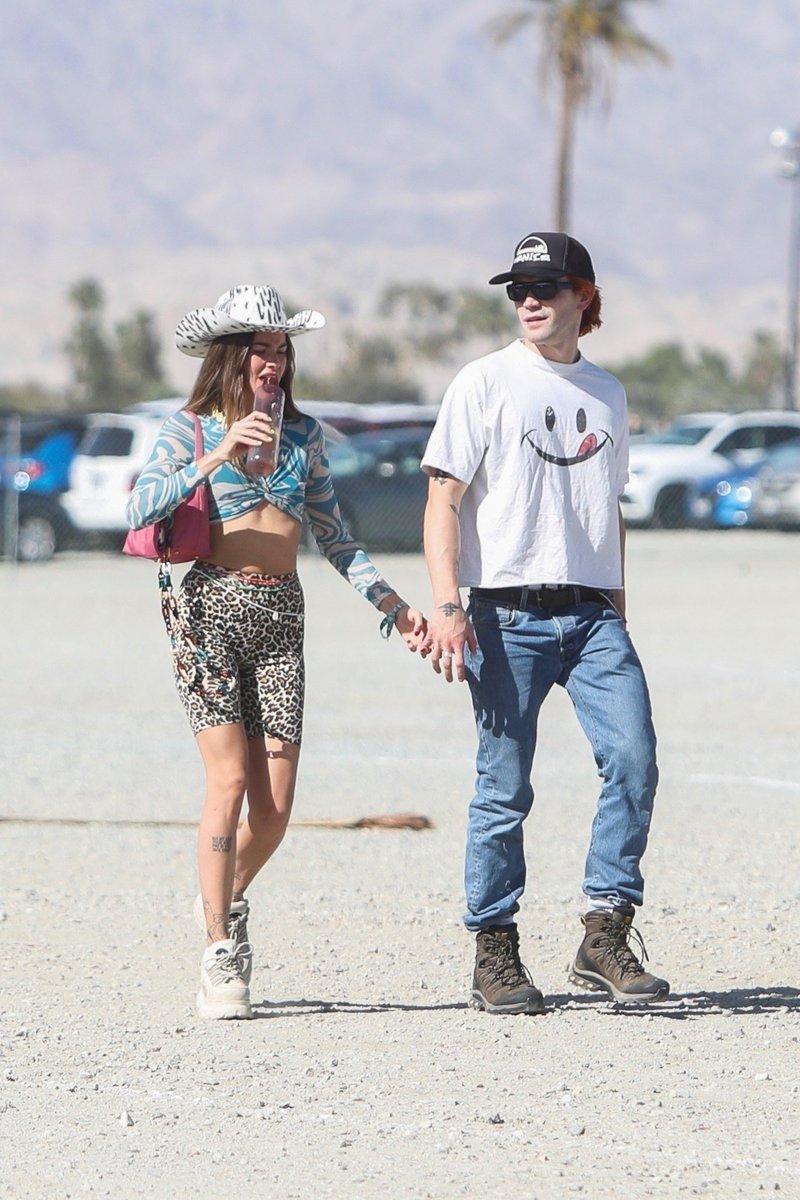 ohsothedrama's tweet photo. KJ Apa arriving at Coachella with girlfriend Clara Berry in Indio on April 15, 2022. 🤍 https://t.co/1RrHrg1ygd