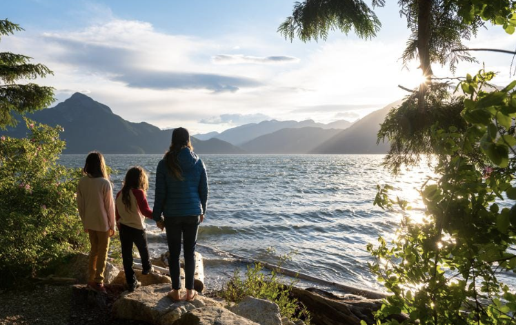 ForbesLife's tweet photo. Mother's Day Gift Guide: The best outdoor gear for adventurers. https://t.co/PAhxwxUhfu https://t.co/1eux3SWFNP