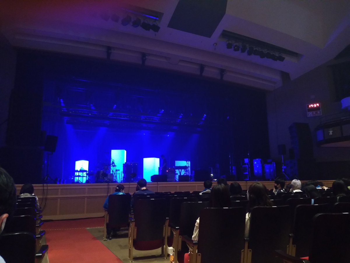 winesakura's tweet photo. 本日のハイライト
その１
え：
2時間過ぎたらアンコールという契約。
ささみおの無力を感じたら瞬間：
ロングスカートで自転車乗ったらスカート巻き込まれた。

#helples
#indigolaend
#名古屋市公会堂 https://t.co/O9Rt6wajKe