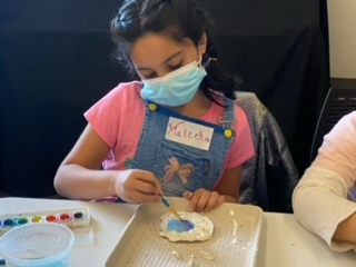 discoverWCM's tweet photo. We took it old school at the Harrison Public Library with our special fossil making workshop!  Check out what our prehistoric paleontologist pals made!
🧡
@harrisonpubliclibrary
🧡
#discoverwcm #westchesterchildrensmuseum #wcmoutreach https://t.co/XsGaX1bDf9