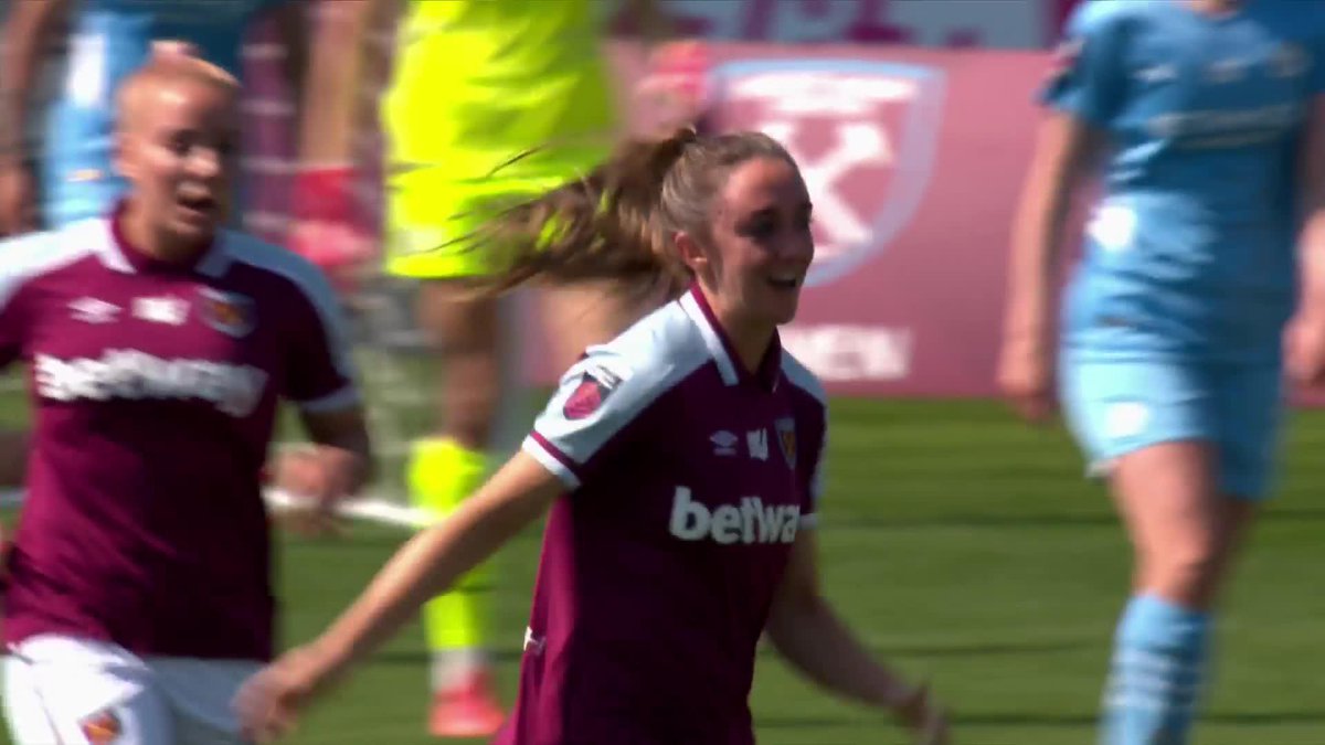 The composure 🥶

A great move from @westhamwomen as Lisa Evans pulls one back! ⚒

#WomensFACup