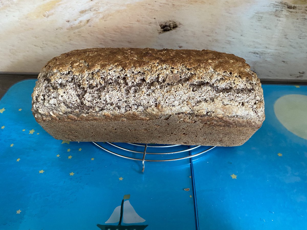 Nedflanders2907's tweet photo. #Backzeit 
Weizen Walnuss Brot vom Grill 🔥😀 Sehr lecker😊 https://t.co/52v8aFdGWc