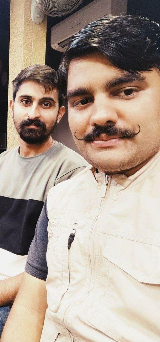 Yuvi_1212's tweet photo. જે દિવસ ની સૌ કોઈ રાહ જોઈ રહ્યા હતા આજે તે દિવસ આવી ગયો, અસત્ય પર સત્યનો વિજય આખરે થયો, વિદ્યાર્થીઓના સારથી આજે હનુમાનદાદા ની કૃપા થી અને માં આશાપુરા ની કૃપા થી બહાર આવી ગયા છે તમામ વિધાર્થીઓ, વડીલો અને હિતેચ્છુ નો ખૂબ ખૂબ આભાર 👏👏
@YAJadeja @bindiyabagohil @iShivbhadrasinh https://t.co/X3e7W2TYQR