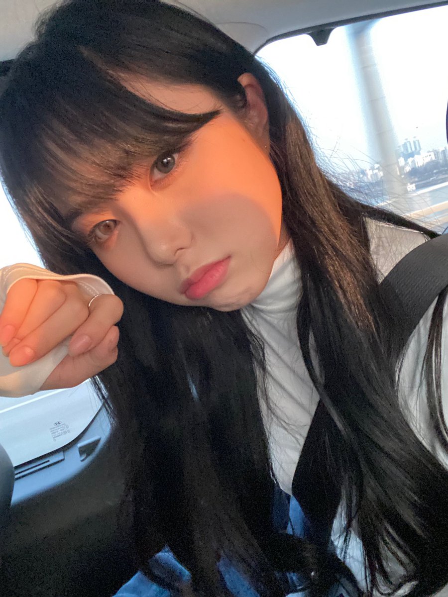 CHOlREH's tweet photo. ▎ #이레의_하루! 🐿

The golden hour is the perfect moment to take a picturesque photo! The sunlight that beams through the window of the car kissed the skin in soft manner. The waves are also reflecting the sunlight that went through them. Truly a moment of beauty! ☀️

✦ ︰ https://t.co/UvR7yA7G8W