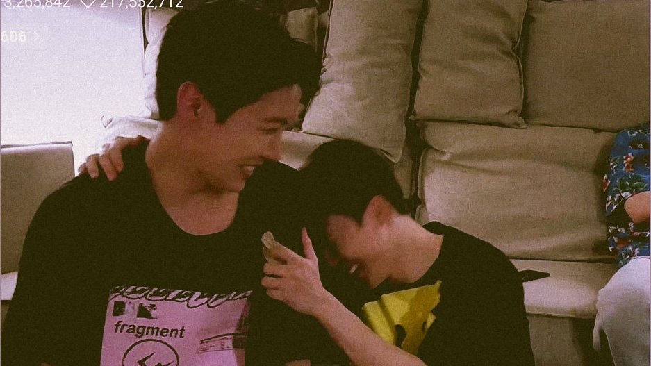 HS: whenever i'm with jimin i always die laughing