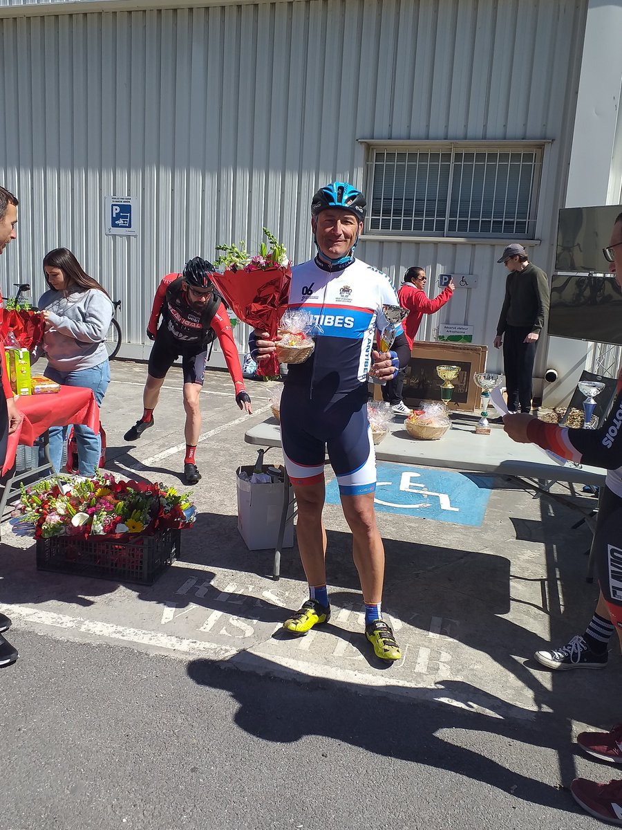 OCCAntibes's tweet photo. 10/04/2022 - FSGT - GP Riviera Propreté - CARROS (06)
 Carlo FERRARIO - Quentin LANCE - Benjamin GEORGET
s'emparent des bouquets
CR : https://t.co/4LdszqZ3RG https://t.co/P6t7NnzE8g