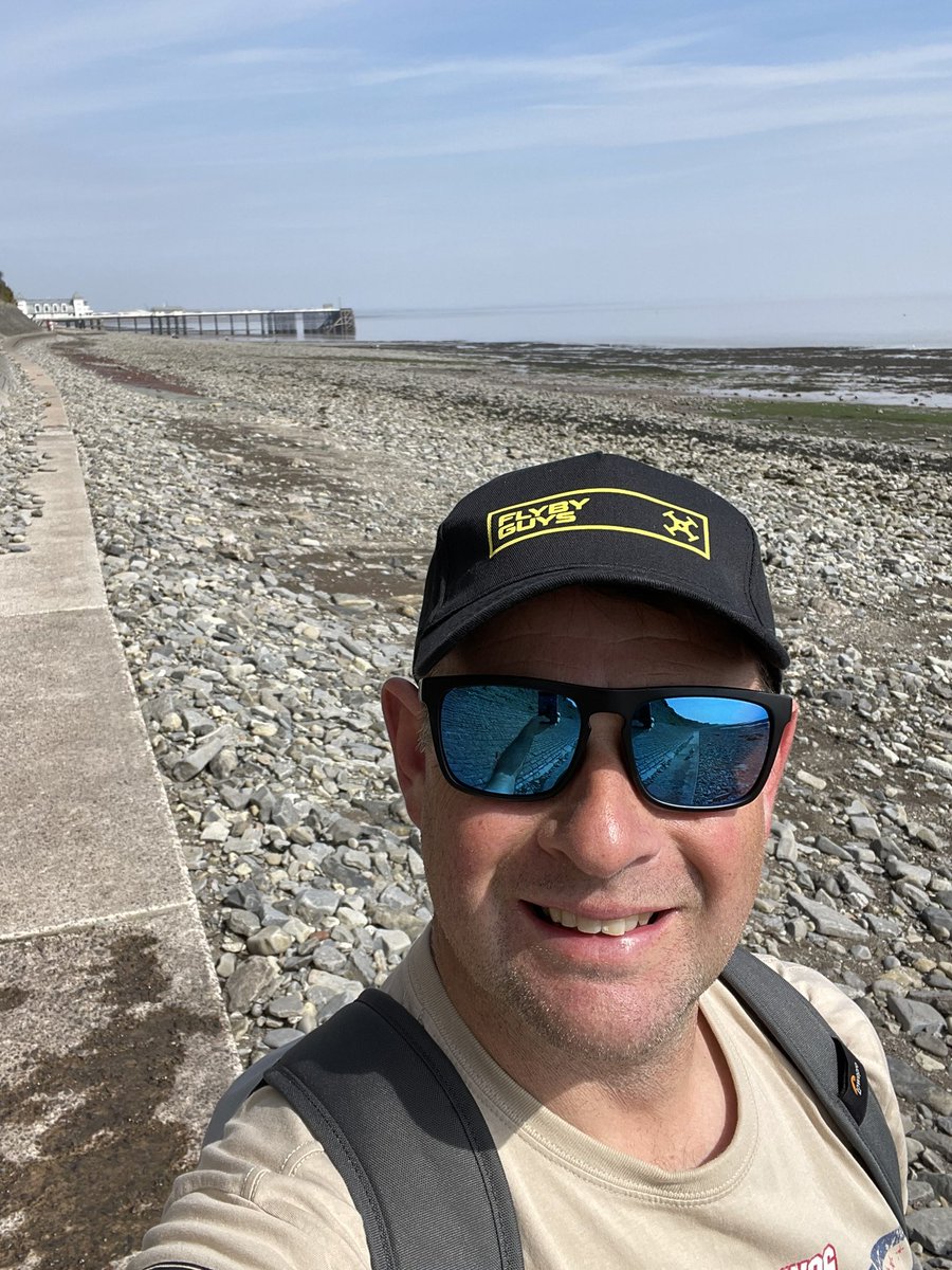 GmDrones's tweet photo. Getting a bit of UV protection  on the local beach, courtesy of @fly_byguy 😎#dronephotography #beachphotography #flybyguys 🏴󠁧󠁢󠁷󠁬󠁳󠁿🏴󠁧󠁢󠁳󠁣󠁴󠁿🇫🇮 https://t.co/LnPxoqVqZi