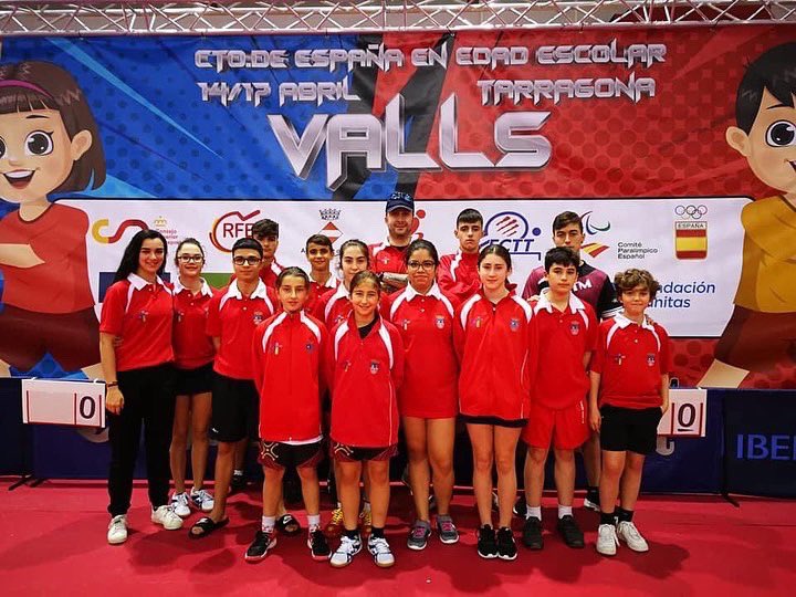 Nuestra selección cantabra de tenis de mesa 🏓 también está disputando los Ctos. de España en edad escolar en Valls (Tarragona).
Mucha suerte!!!
#CESA2022   #rfetm #tenisdemesa #cantabriadeporte