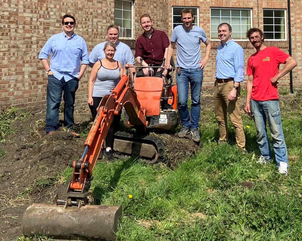 MarioCreatura's tweet photo. Perfect sunny day for our regular monthly street surgery in #Coulsdon. Lots of people backing @CllrJPerry’s roadmap for Croydon: https://t.co/8d7ctbDmgV

Swung by the new community garden behind the library - The Hive - email to support the team!👇

thehivecoulsdon@gmail.com. https://t.co/ItR79vUj0m