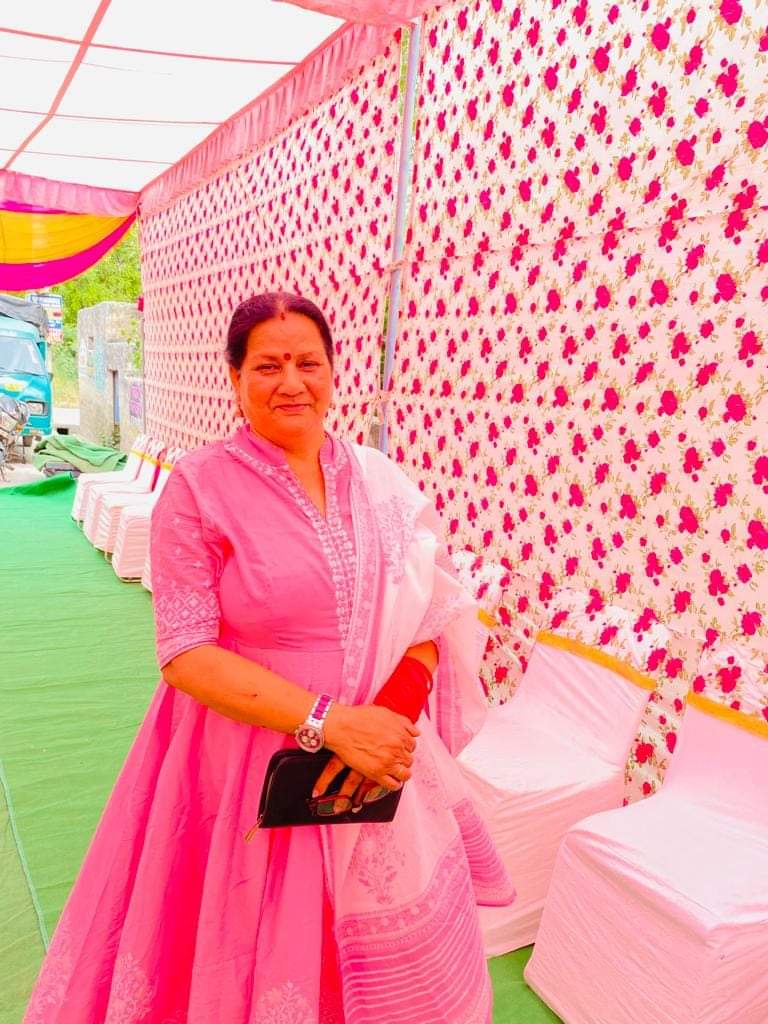 AapKaSuryansh's tweet photo. शर्मिला डोगरा आंटी जी को जन्मदिन की बहुत बहुत बधाई एवं शुभकामनाएं। https://t.co/UalHguQ9u1