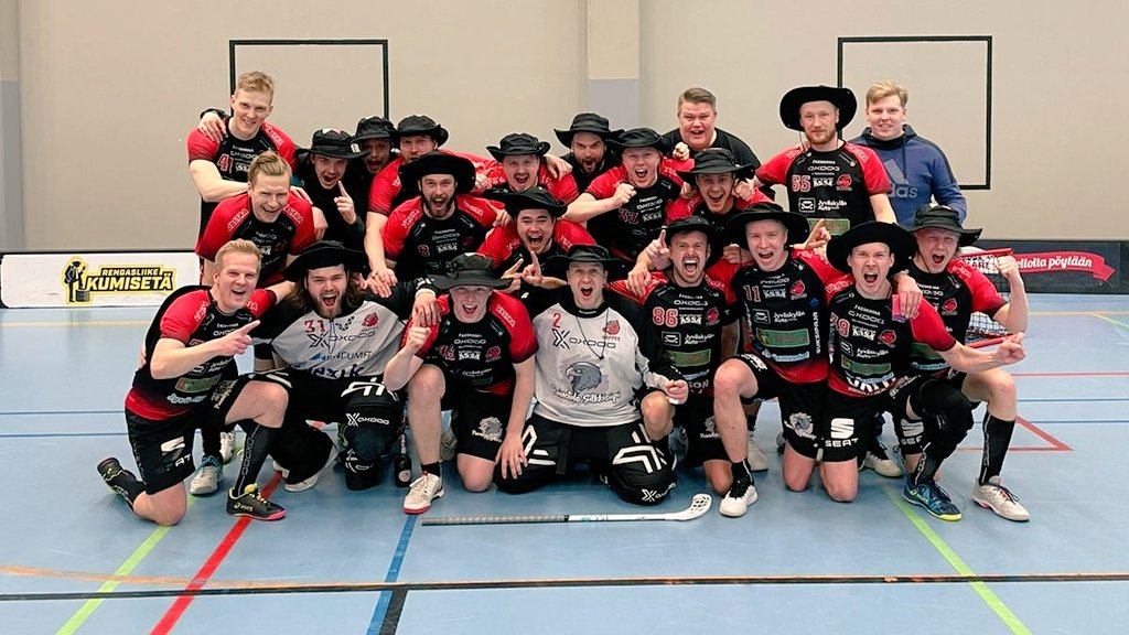 Sailio_hs's tweet photo. Today im not celebrating on e-sport, its the original this time!!! So proud of my team Happee Steamers! We are going to play the second highest league in Finland next season!!! #floorball https://t.co/BupK4A5lVm