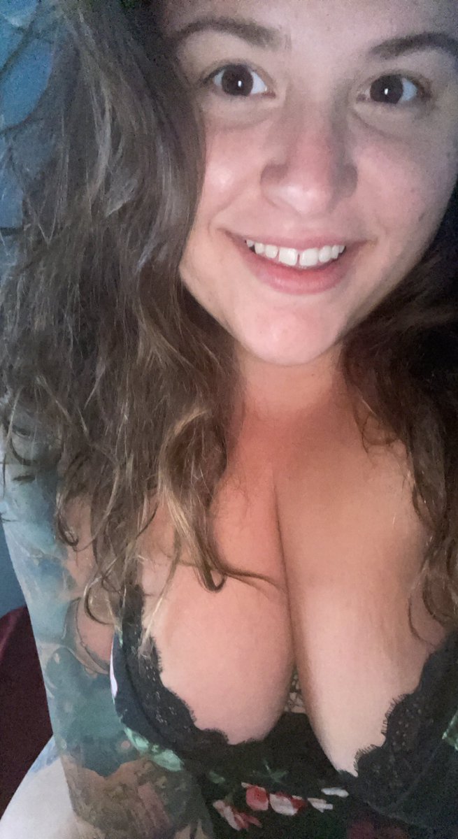 handful_heather's tweet photo. Can you tell I got fucked all night by two guys and a girl? 🙈🙈🙈😈😈😈 https://t.co/XsiqdOTnNk