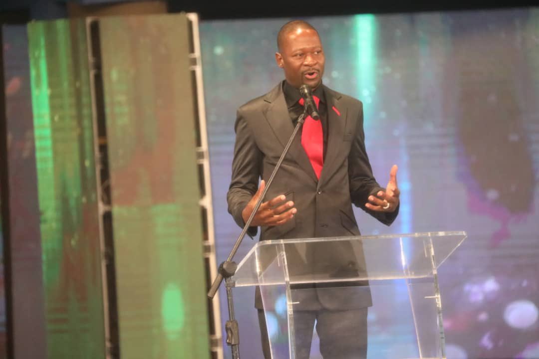 RETWEET for Apostle TF Chiwenga &amp; like for Prophet Makandiwa