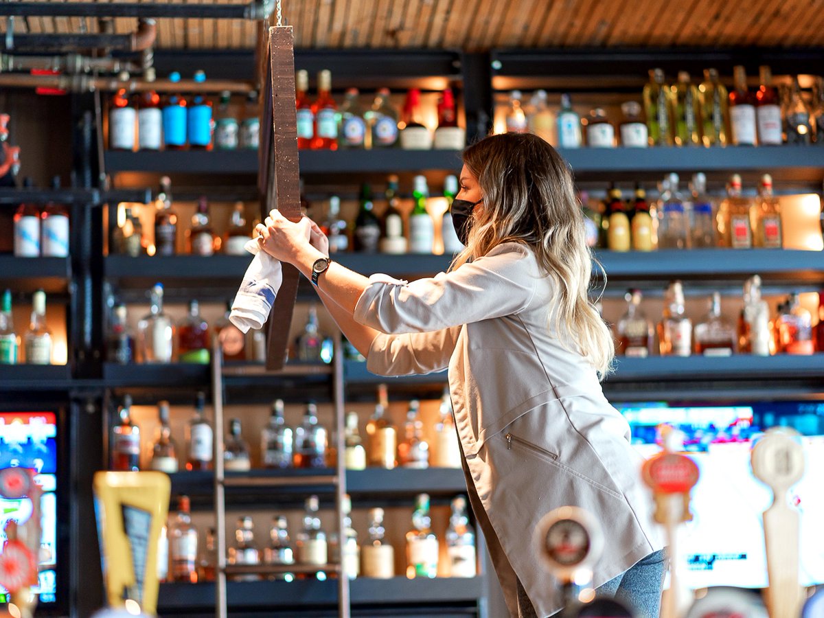 What's on the cask calendar today?? 🥃 

Pop by to find out! Or visit us online at thebauerkitchen.ca to view our selection of barrel aged cocktails!
📸 <a href="/only1andywright/">only1andywright</a>
#kwfamous #wrawesome #wrtourism #wreats #explorewr #waterloofoodies #waterlooregion