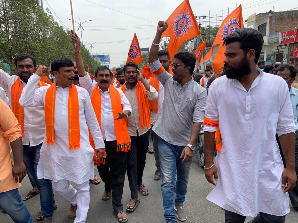 RanajithMohan's tweet photo. కామారెడ్డిలో హనుమాన్ జయంతి సందర్భంగా పరివార క్షేత్రాల కార్యకర్తలతో  కలసి సంబరాల్లో పాల్గొన్న @ranajeetmohan https://t.co/IQqUY5lLhv