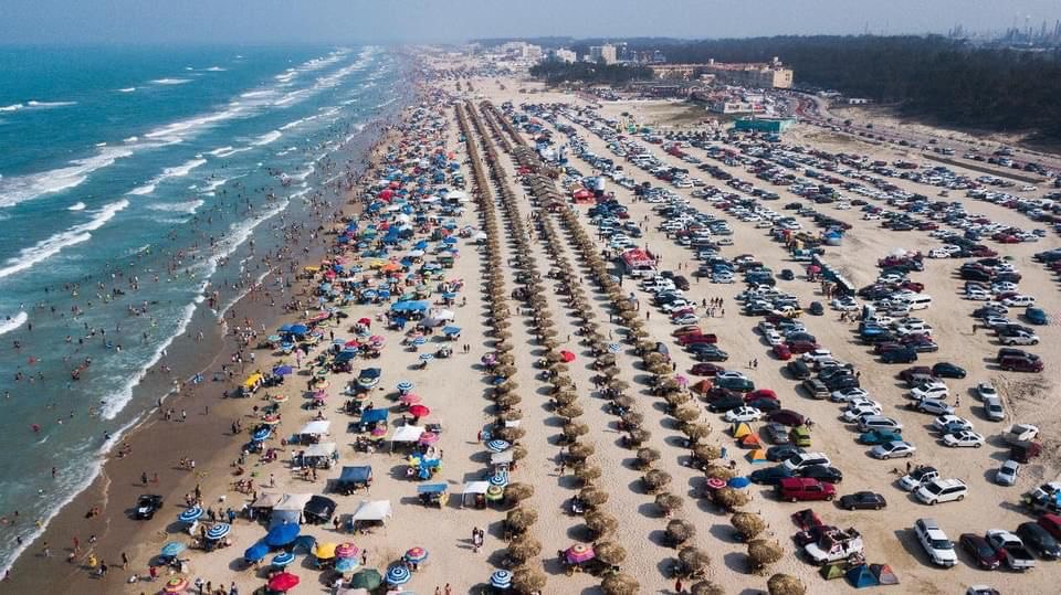fgcabezadevaca's tweet photo. ¡Bienvenidos todos los turistas! Así lucieron nuestras playas ayer en #Tamaulipas. Espero que su estancia en nuestro estado continúe siendo placentera. Sigan divirtiéndose en nuestros distintos destinos turísticos.

Así luce la playa Miramar, en #Madero. https://t.co/qwSiVQhy8x