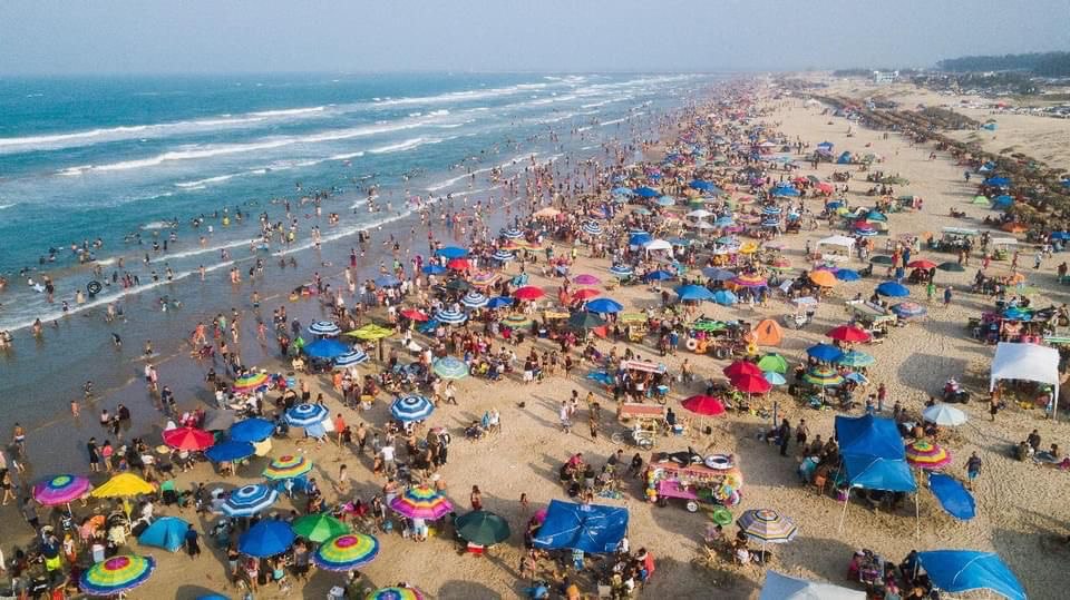 fgcabezadevaca's tweet photo. ¡Bienvenidos todos los turistas! Así lucieron nuestras playas ayer en #Tamaulipas. Espero que su estancia en nuestro estado continúe siendo placentera. Sigan divirtiéndose en nuestros distintos destinos turísticos.

Así luce la playa Miramar, en #Madero. https://t.co/qwSiVQhy8x