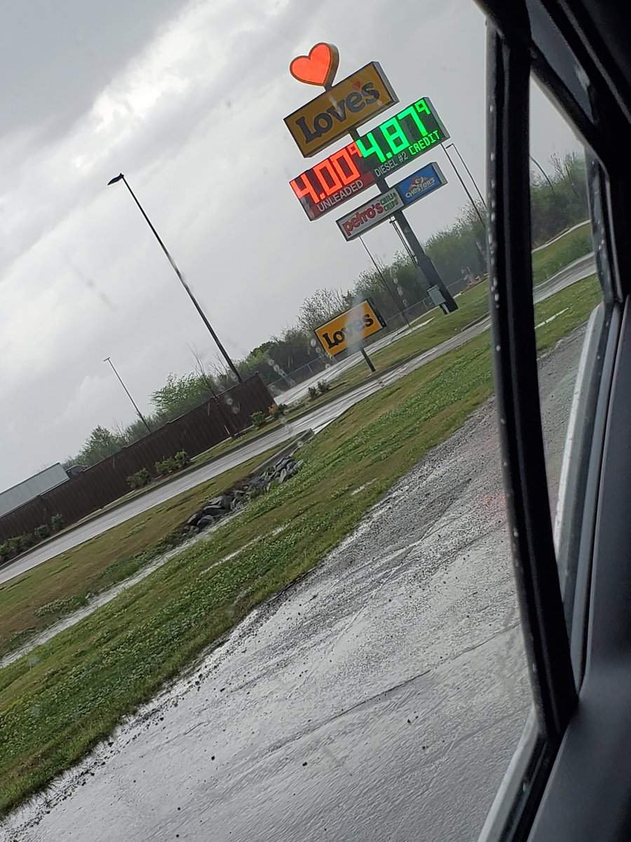 auntiedarlin's tweet photo. I know this would be cheap for a lot of places, but for southern Arkansas this is a lot. Especially since central Arkansas has gas less than $3.50. https://t.co/QqzJYDx5Ho