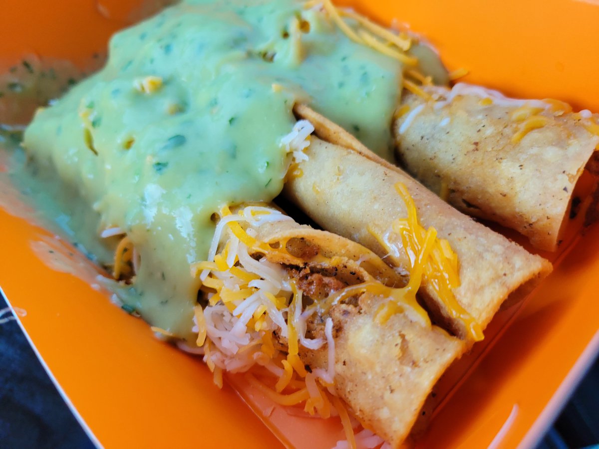 WhatAmICooking's tweet photo. I'm in taquito heaven!

@EATROLLEMUP #taquitos #rollemup #delicious https://t.co/ayHKFlsR25