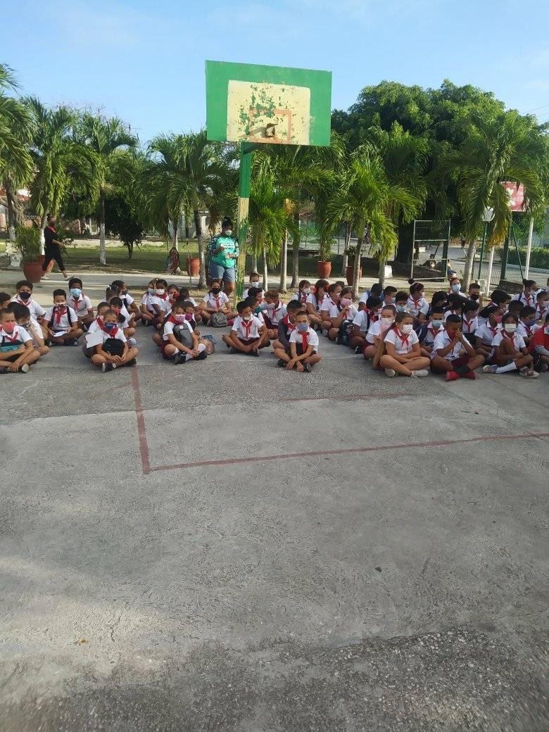 yosoyliborio's tweet photo. Escuela José Martí del municipio de #Ranchuelo. ¡Es un problema de prioridades! A @DiazCanelB y su camarilla, simplemente, no le importa. Es mejor gastarse el billete en un #SinRemo. Tiene más visibilidad. 🤷🏼‍♂️
#EnCubaHayUnaDictadura https://t.co/CMtAg2kFT1