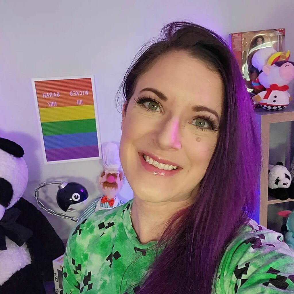 SmilinSarahK's tweet photo. Solo Woodland Mansion Raid! What could go wrong? 
Now Live!
https://t.co/kjzoXxFdw7
.
.
.
.
#purplehair #purple #teamb42 #phoenixcartel #centerstage #panda #minecraft #rubycraft #minecraftbuilds #smp #vmix https://t.co/eW5fx0zzWh https://t.co/zf8iTuaTCR
