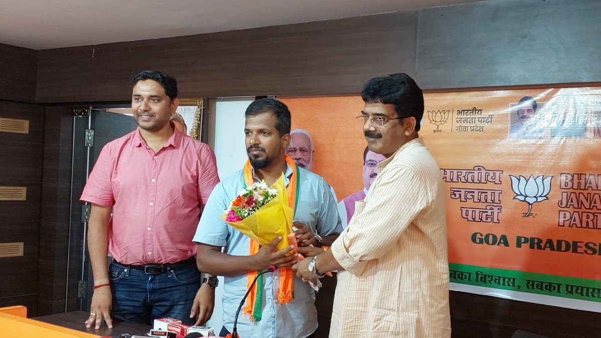 BjpCalangute's tweet photo. We Welcome @sudesh_mayekar   back to @BJP4Goa family!!
#Gharwapsi #Bjp4Calangute https://t.co/3mtYvBcNWz