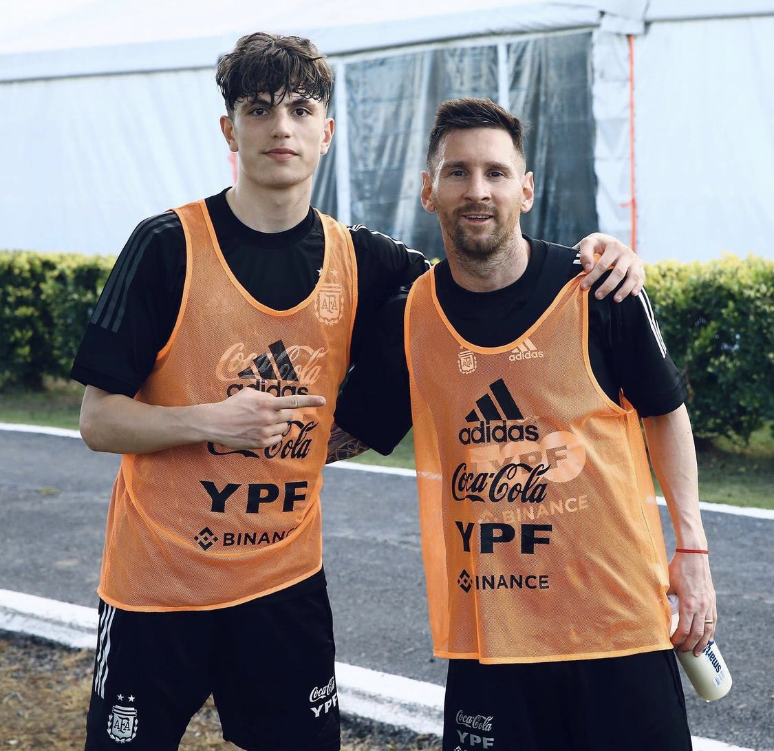 joseca5tro's tweet photo. Garnacho tiene 17 años y compartió equipo con, nada más y nada menos, que Messi y Cristiano. Qué futuro y qué presente de esta joya 👏🏼 https://t.co/07a8Euk4Q8